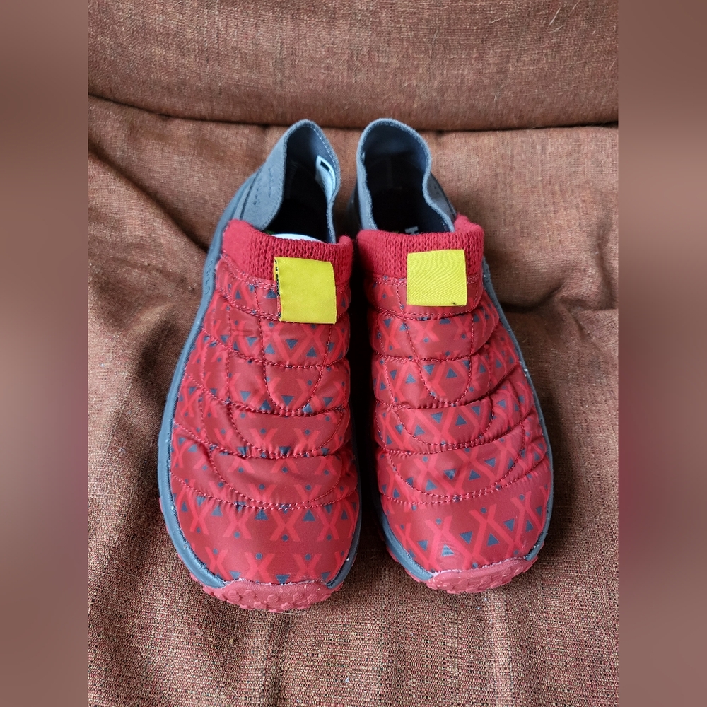 New HOLO ECO Red women's slip on shoes 7.5